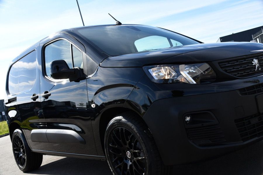 Peugeot e-Partner 136 L1 50 kWh Black Edition Camera, Cruise, Carplay, Stoelverwarming, 136pk, Multimedia, BOM VOL! Peugeot e-Partner 136 L1 50 kWh Black Edition Camera, Cruise, Carplay, Stoelverwarming, 136pk, Multimedia, BOM VOL!