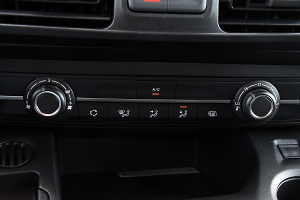 Peugeot e-Partner 136 L1 50 kWh Black Edition Camera, Cruise, Carplay, Stoelverwarming, 136pk, Multimedia, BOM VOL! Peugeot e-Partner 136 L1 50 kWh Black Edition Camera, Cruise, Carplay, Stoelverwarming, 136pk, Multimedia, BOM VOL!
