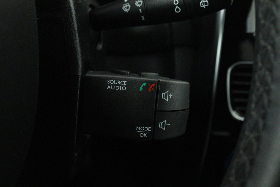 Renault Clio Estate 0.9 TCe Limited (TREKHAAK, NAVIGATIE, PARKEERSENSOREN, BLUETOOTH, CRUISE CONTROL)