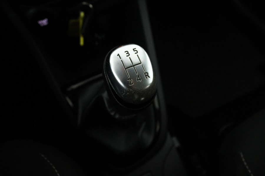 Renault Clio Estate 0.9 TCe Limited (TREKHAAK, NAVIGATIE, PARKEERSENSOREN, BLUETOOTH, CRUISE CONTROL)