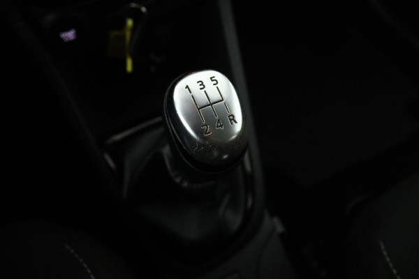 Renault Clio Estate 0.9 TCe Limited (TREKHAAK, NAVIGATIE, PARKEERSENSOREN, BLUETOOTH, CRUISE CONTROL)