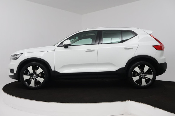 Volvo XC40 2.0 T4 Momentum (PANORAMADAK, DIGITALE COCKPIT, CAMERA, NAVIGATIE, ELEKTR STOELEN, PARKEERSENSOREN, NL-AUTO)