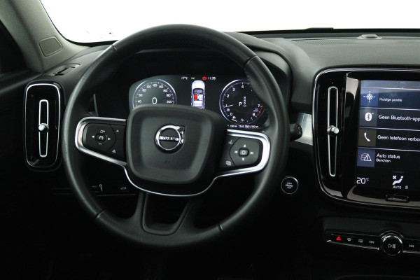Volvo XC40 2.0 T4 Momentum (PANORAMADAK, DIGITALE COCKPIT, CAMERA, NAVIGATIE, ELEKTR STOELEN, PARKEERSENSOREN, NL-AUTO)