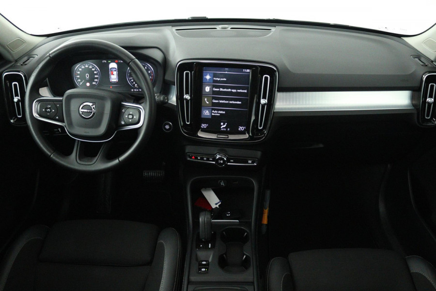 Volvo XC40 2.0 T4 Momentum (PANORAMADAK, DIGITALE COCKPIT, CAMERA, NAVIGATIE, ELEKTR STOELEN, PARKEERSENSOREN, NL-AUTO)