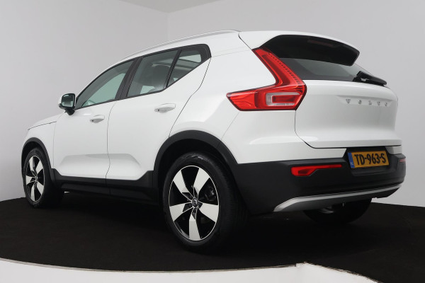 Volvo XC40 2.0 T4 Momentum (PANORAMADAK, DIGITALE COCKPIT, CAMERA, NAVIGATIE, ELEKTR STOELEN, PARKEERSENSOREN, NL-AUTO)