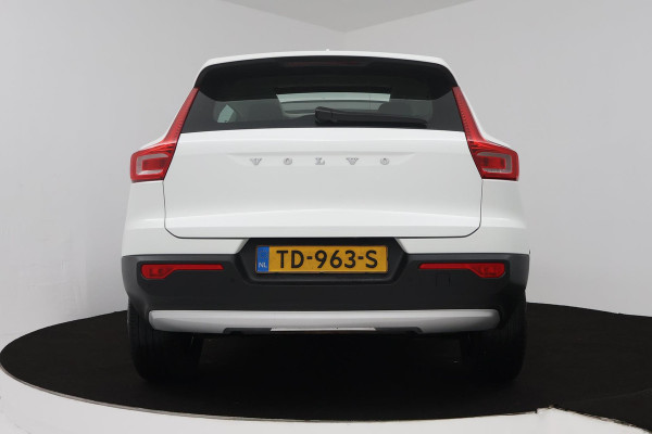 Volvo XC40 2.0 T4 Momentum (PANORAMADAK, DIGITALE COCKPIT, CAMERA, NAVIGATIE, ELEKTR STOELEN, PARKEERSENSOREN, NL-AUTO)