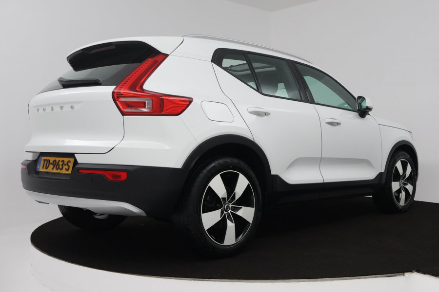 Volvo XC40 2.0 T4 Momentum (PANORAMADAK, DIGITALE COCKPIT, CAMERA, NAVIGATIE, ELEKTR STOELEN, PARKEERSENSOREN, NL-AUTO)