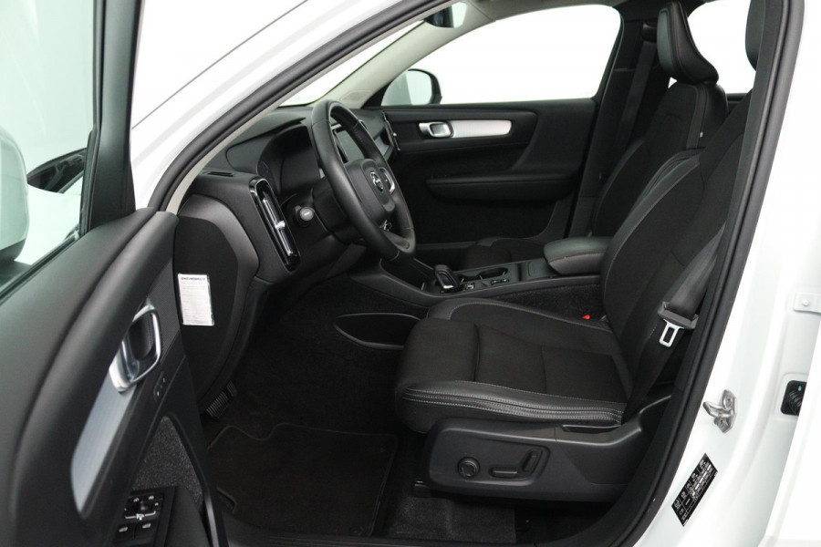 Volvo XC40 2.0 T4 Momentum (PANORAMADAK, DIGITALE COCKPIT, CAMERA, NAVIGATIE, ELEKTR STOELEN, PARKEERSENSOREN, NL-AUTO)