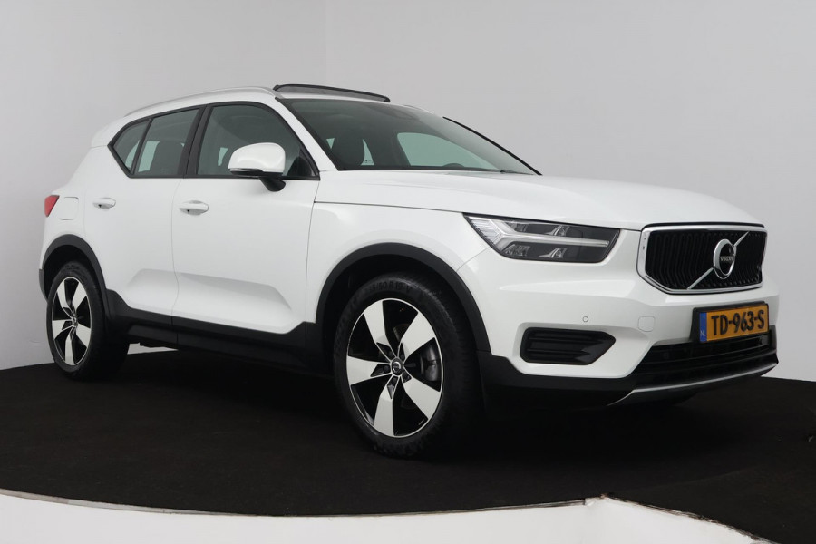 Volvo XC40 2.0 T4 Momentum (PANORAMADAK, DIGITALE COCKPIT, CAMERA, NAVIGATIE, ELEKTR STOELEN, PARKEERSENSOREN, NL-AUTO)