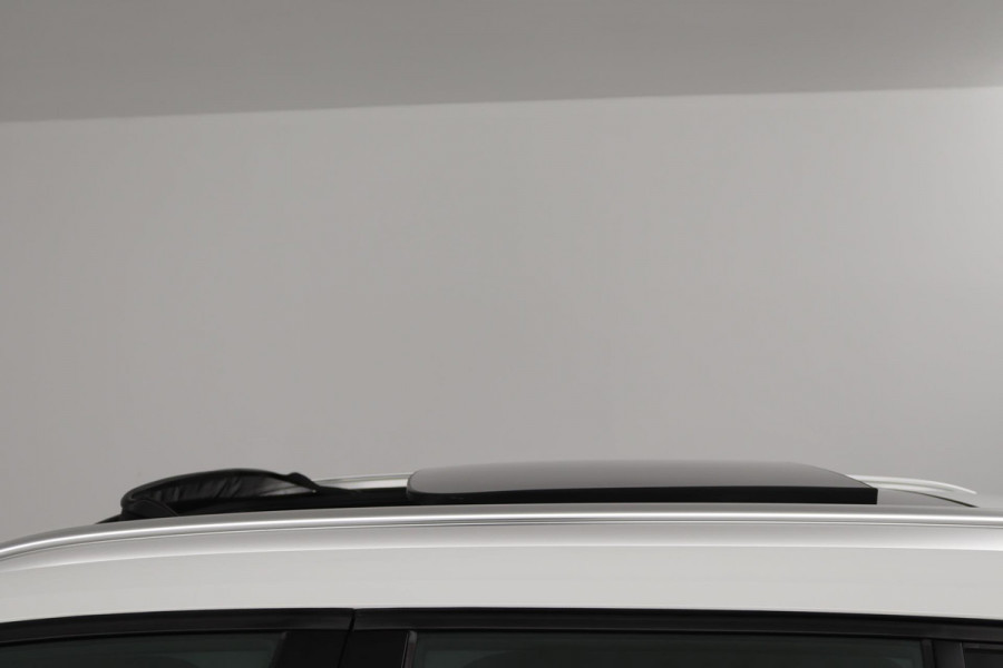 Volvo XC40 2.0 T4 Momentum (PANORAMADAK, DIGITALE COCKPIT, CAMERA, NAVIGATIE, ELEKTR STOELEN, PARKEERSENSOREN, NL-AUTO)