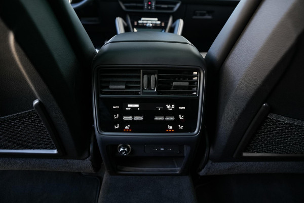 Porsche Cayenne Coupé 3.0 E-Hybrid SportDesign Carbon | 4x Display incl. Passagiersdisplay & HUD Bose 22””