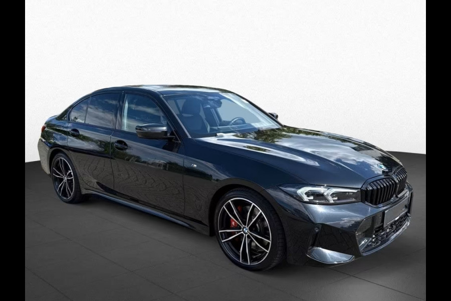 BMW 3-serie 330iA M-SPORT Pro ** LED, LC Prof, SCHUIF/KANTEL, ACC, 19-inch LMV, HuD, H&K Sound ** € 22.300,= onder NP - 1e EIG - UNFALLFREI ** ** INFORMEER OOK NAAR ONZE AANTREKKELIJKE FINANCIAL-LEASE TARIEVEN **