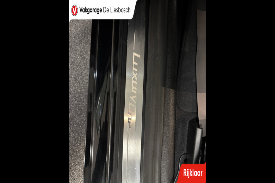 BMW 5 Serie Touring 530e xDrive High Executive/leer/pano/navi/trekhaak/apple carplay