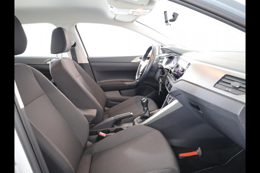 Volkswagen Polo 1.0 TSI Comfortline 95pk | Navigatie | PDC voor + achter | Carplay | Adaptieve cruise control | Airco Volkswagen Polo 1.0 TSI Comfortline 95pk | Navigatie | PDC voor + achter | Carplay | Adaptieve cruise control | Airco