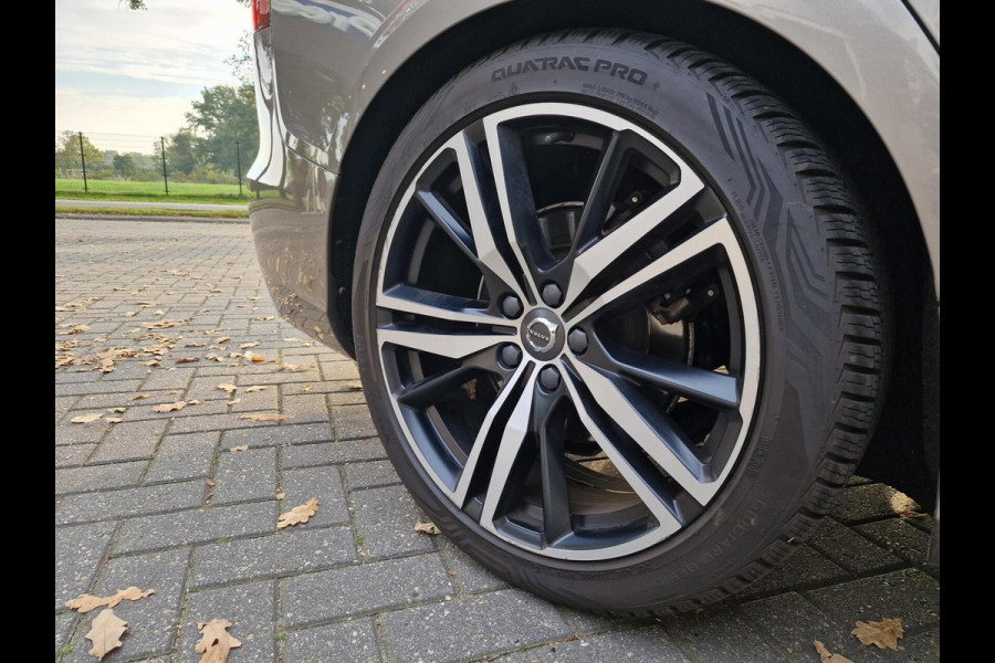 Volvo V60 2.0 B3 R-Design|Automaat|Trekhaak|H&K-audio|Black-pack|19-inch|