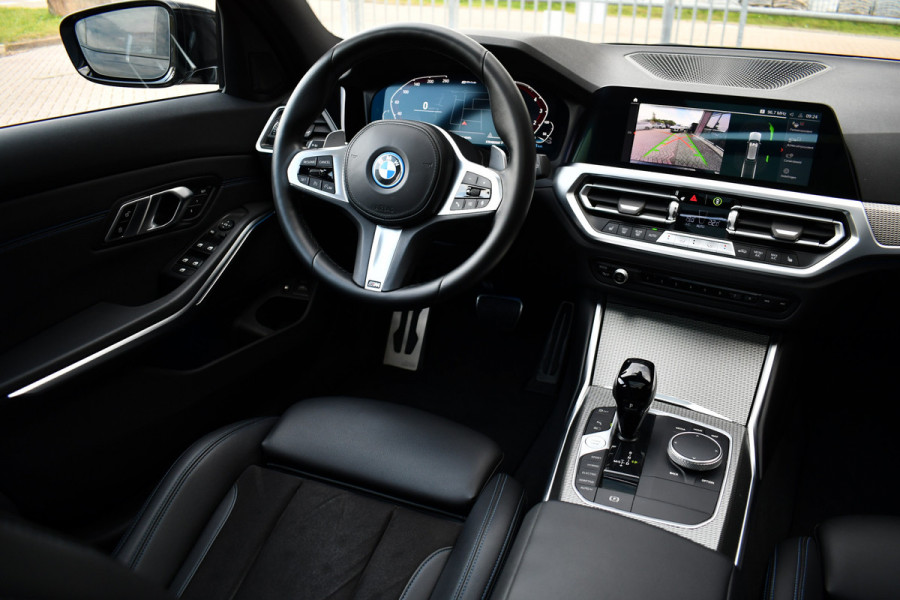 BMW 3 Serie Touring 330e M-Sport Pano HUD El-zetels laser-LED Camera