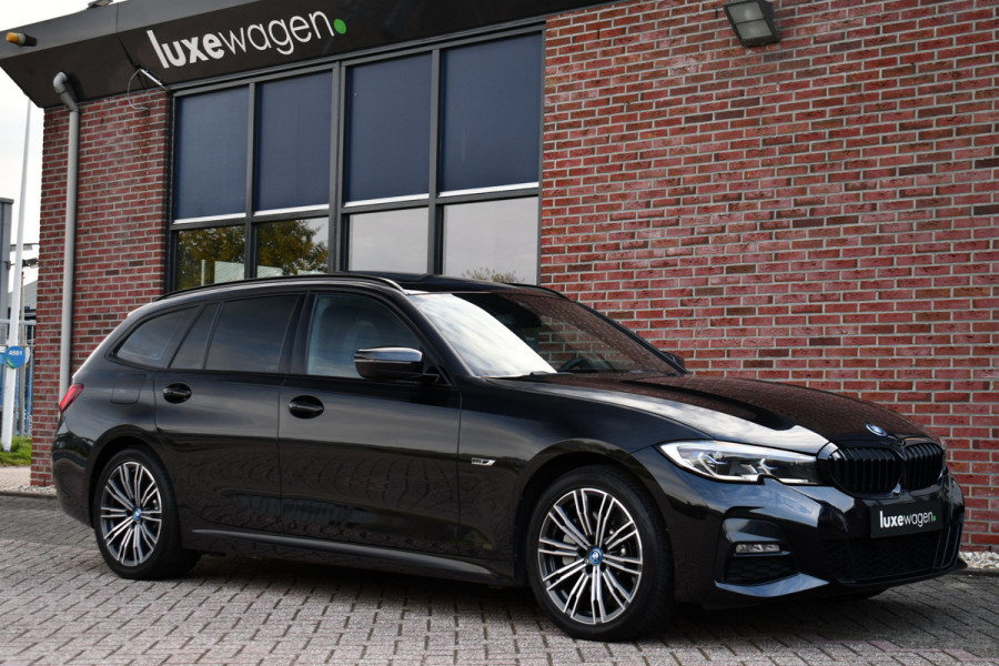 BMW 3 Serie Touring 330e M-Sport Pano HUD El-zetels laser-LED Camera