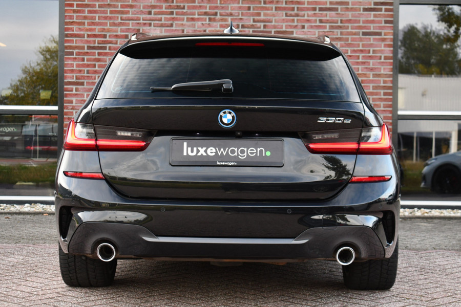 BMW 3 Serie Touring 330e M-Sport Pano HUD El-zetels laser-LED Camera
