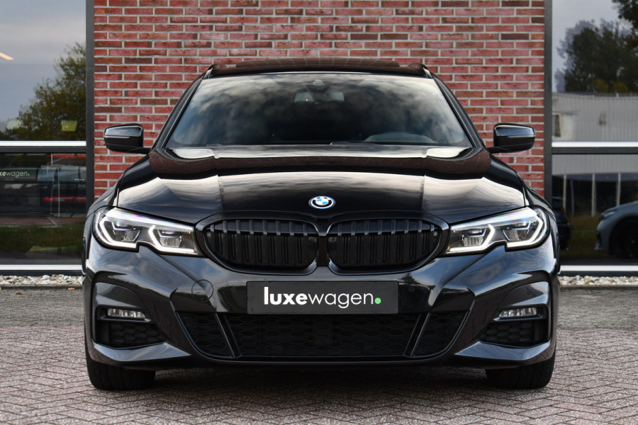 BMW 3 Serie Touring 330e M-Sport Pano HUD El-zetels laser-LED Camera