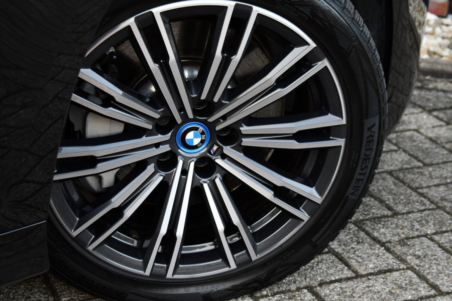 BMW 3 Serie Touring 330e M-Sport Pano HUD El-zetels laser-LED Camera