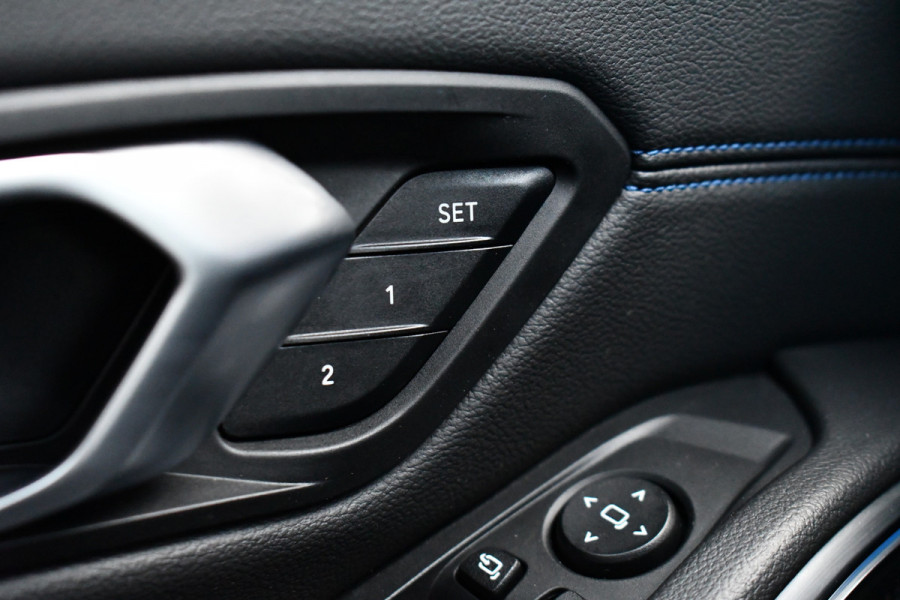BMW 3 Serie Touring 330e M-Sport Pano HUD El-zetels laser-LED Camera