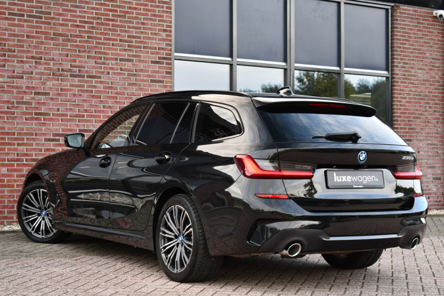 BMW 3 Serie Touring 330e M-Sport Pano HUD El-zetels laser-LED Camera