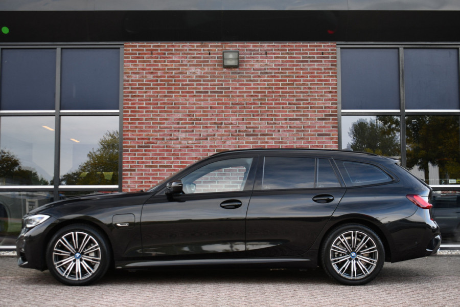 BMW 3 Serie Touring 330e M-Sport Pano HUD El-zetels laser-LED Camera