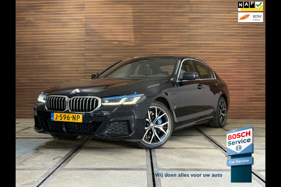 BMW 5 Serie 530e High Executive M-Sport Shadow Line | Laser | LCI | Pano | Drive Assist Prof | 19' inch BMW 5 Serie 530e High Executive M-Sport Shadow Line | Laser | LCI | Pano | Drive Assist Prof | 19' inch