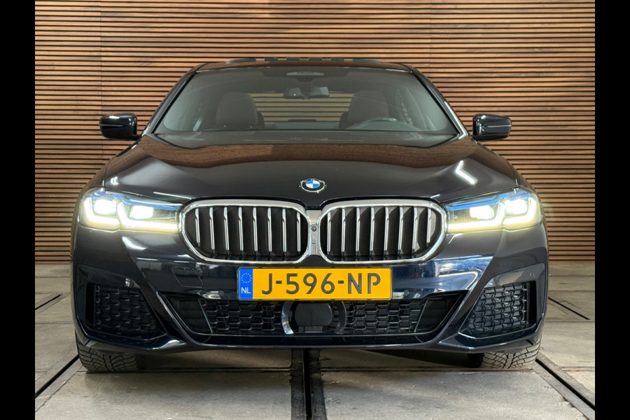 BMW 5 Serie 530e High Executive M-Sport Shadow Line | Laser | LCI | Pano | Drive Assist Prof | 19' inch BMW 5 Serie 530e High Executive M-Sport Shadow Line | Laser | LCI | Pano | Drive Assist Prof | 19' inch