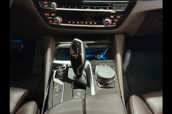 BMW 5 Serie 530e High Executive M-Sport Shadow Line | Laser | LCI | Pano | Drive Assist Prof | 19' inch BMW 5 Serie 530e High Executive M-Sport Shadow Line | Laser | LCI | Pano | Drive Assist Prof | 19' inch