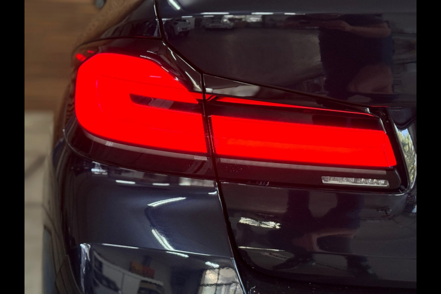 BMW 5 Serie 530e High Executive M-Sport Shadow Line | Laser | LCI | Pano | Drive Assist Prof | 19' inch BMW 5 Serie 530e High Executive M-Sport Shadow Line | Laser | LCI | Pano | Drive Assist Prof | 19' inch