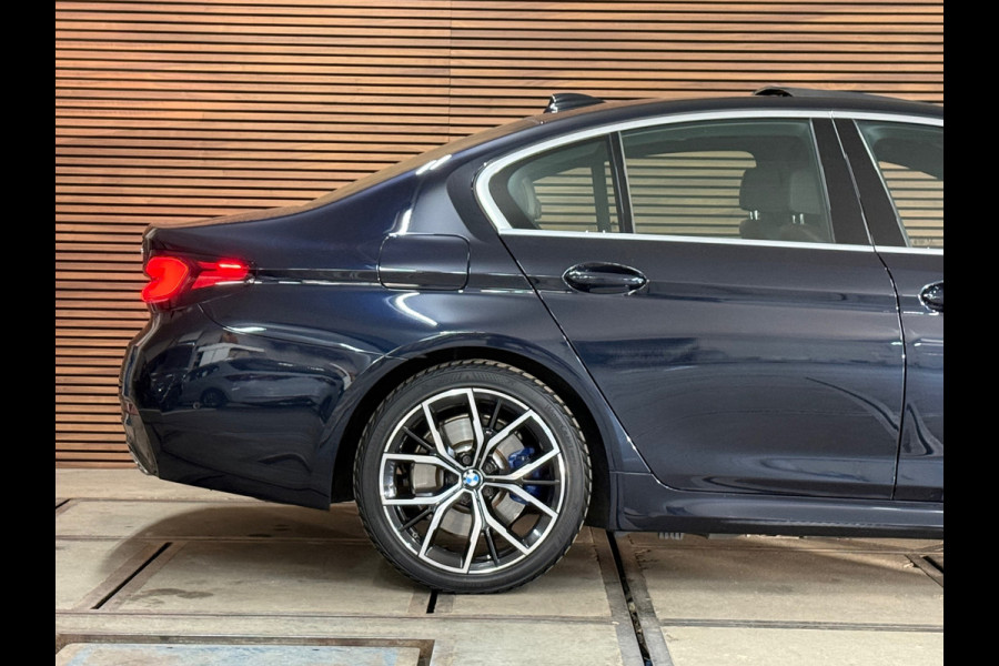 BMW 5 Serie 530e High Executive M-Sport Shadow Line | Laser | LCI | Pano | Drive Assist Prof | 19' inch BMW 5 Serie 530e High Executive M-Sport Shadow Line | Laser | LCI | Pano | Drive Assist Prof | 19' inch