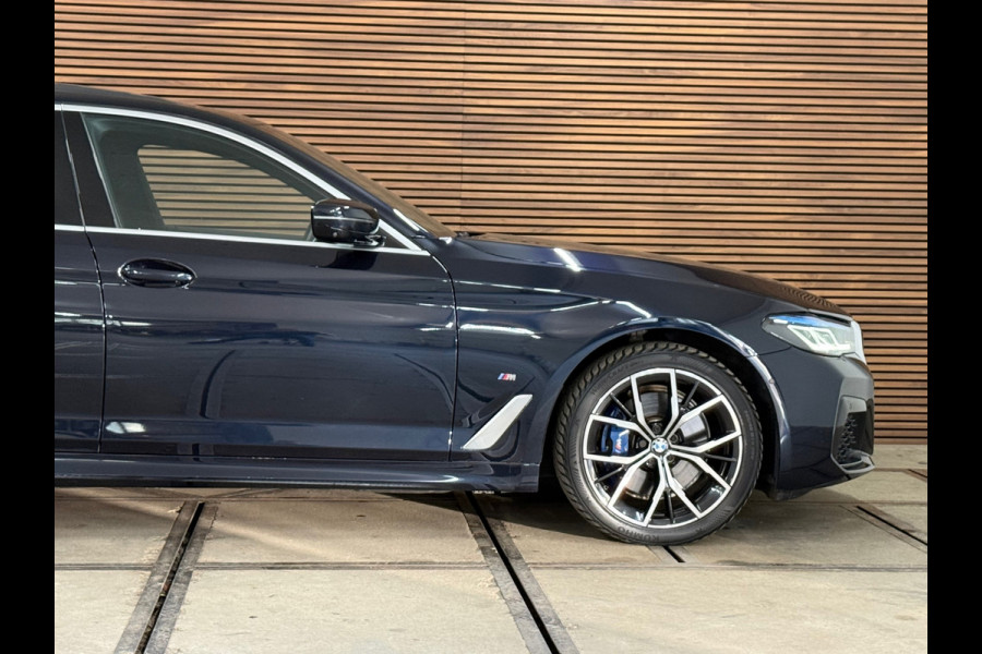 BMW 5 Serie 530e High Executive M-Sport Shadow Line | Laser | LCI | Pano | Drive Assist Prof | 19' inch BMW 5 Serie 530e High Executive M-Sport Shadow Line | Laser | LCI | Pano | Drive Assist Prof | 19' inch