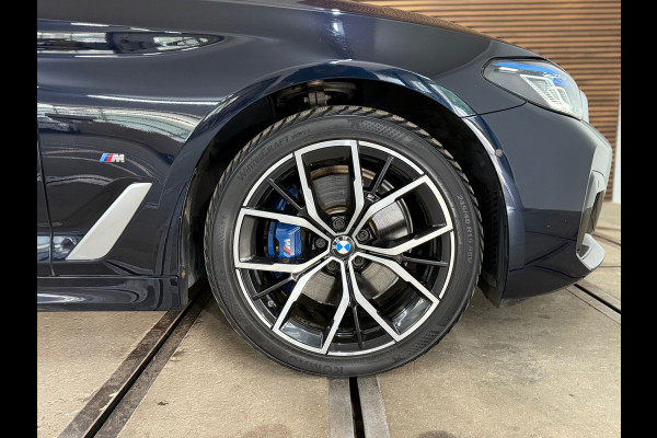 BMW 5 Serie 530e High Executive M-Sport Shadow Line | Laser | LCI | Pano | Drive Assist Prof | 19' inch BMW 5 Serie 530e High Executive M-Sport Shadow Line | Laser | LCI | Pano | Drive Assist Prof | 19' inch