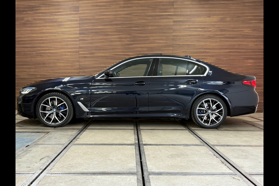 BMW 5 Serie 530e High Executive M-Sport Shadow Line | Laser | LCI | Pano | Drive Assist Prof | 19' inch BMW 5 Serie 530e High Executive M-Sport Shadow Line | Laser | LCI | Pano | Drive Assist Prof | 19' inch