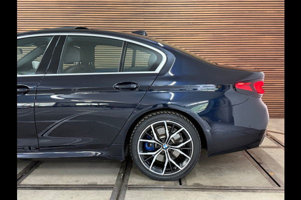 BMW 5 Serie 530e High Executive M-Sport Shadow Line | Laser | LCI | Pano | Drive Assist Prof | 19' inch BMW 5 Serie 530e High Executive M-Sport Shadow Line | Laser | LCI | Pano | Drive Assist Prof | 19' inch