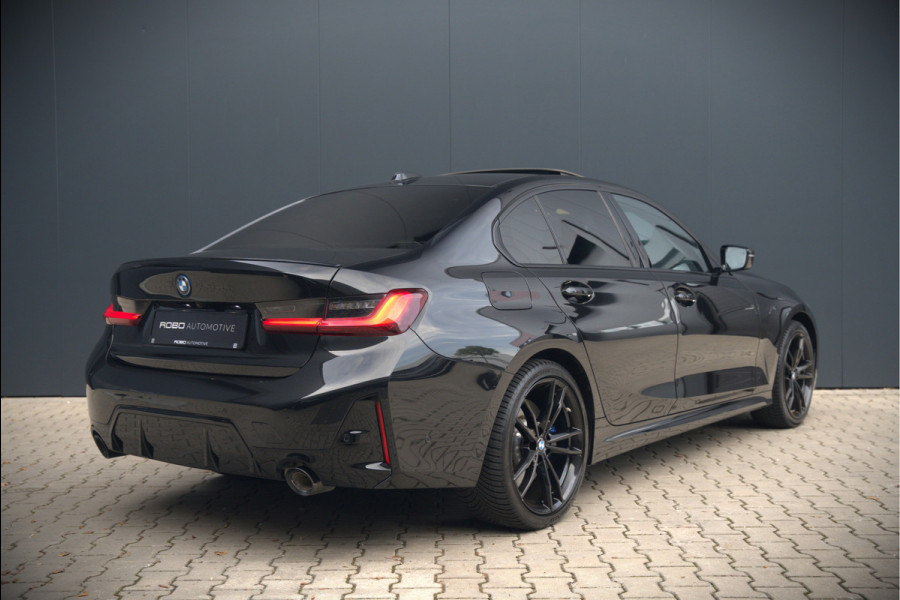 BMW 3-serie 320e High Executive M Sport | Panoramadak | Harman Kardon | Carbon | Camera | Adaptive LED | Stoelverwarming | Stuurverwarming | Apple Carplay | Navigatie | Cruise Control | Memory Seat | Trekhaak | Keyless | Shadowline