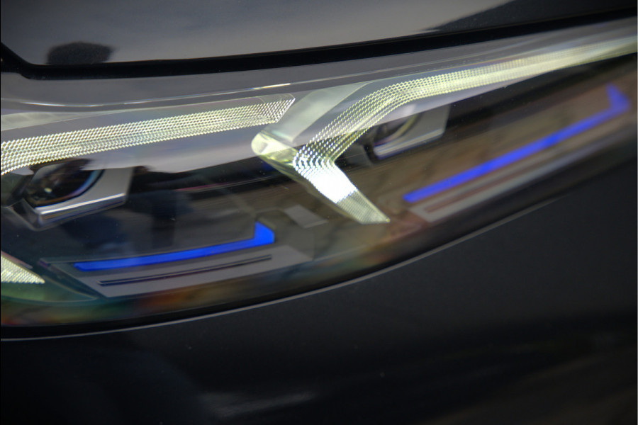 BMW 3-serie 320e High Executive M Sport | Panoramadak | Harman Kardon | Carbon | Camera | Adaptive LED | Stoelverwarming | Stuurverwarming | Apple Carplay | Navigatie | Cruise Control | Memory Seat | Trekhaak | Keyless | Shadowline