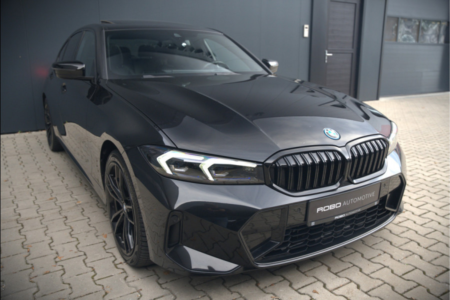 BMW 3-serie 320e High Executive M Sport | Panoramadak | Harman Kardon | Carbon | Camera | Adaptive LED | Stoelverwarming | Stuurverwarming | Apple Carplay | Navigatie | Cruise Control | Memory Seat | Trekhaak | Keyless | Shadowline