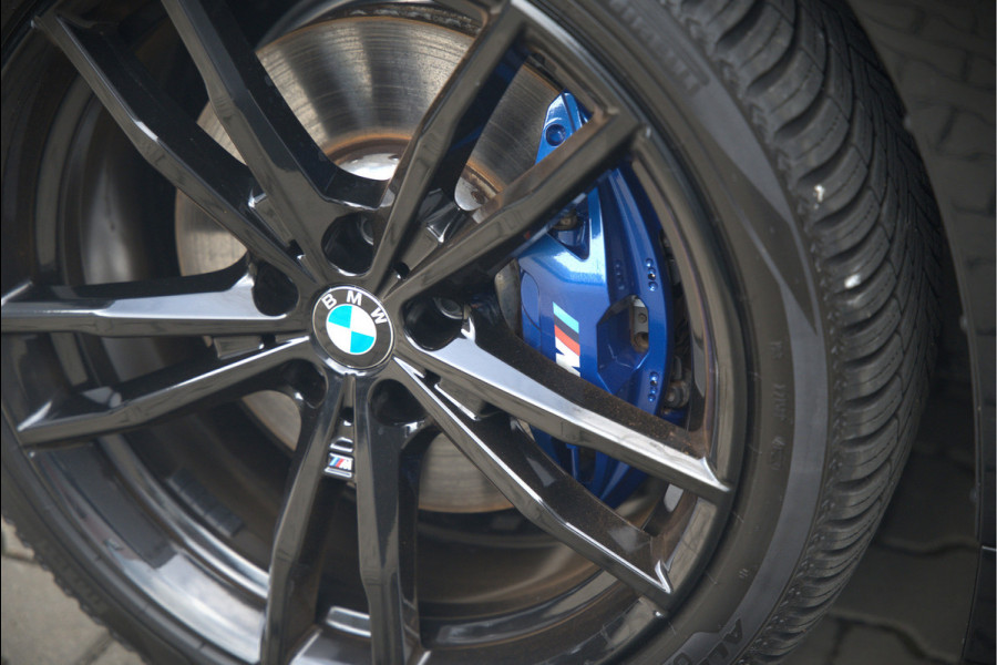 BMW 3-serie 320e High Executive M Sport | Panoramadak | Harman Kardon | Carbon | Camera | Adaptive LED | Stoelverwarming | Stuurverwarming | Apple Carplay | Navigatie | Cruise Control | Memory Seat | Trekhaak | Keyless | Shadowline