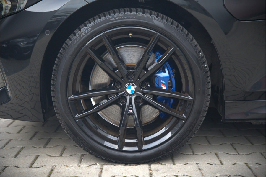 BMW 3-serie 320e High Executive M Sport | Panoramadak | Harman Kardon | Carbon | Camera | Adaptive LED | Stoelverwarming | Stuurverwarming | Apple Carplay | Navigatie | Cruise Control | Memory Seat | Trekhaak | Keyless | Shadowline