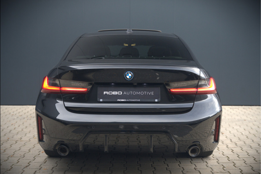 BMW 3-serie 320e High Executive M Sport | Panoramadak | Harman Kardon | Carbon | Camera | Adaptive LED | Stoelverwarming | Stuurverwarming | Apple Carplay | Navigatie | Cruise Control | Memory Seat | Trekhaak | Keyless | Shadowline