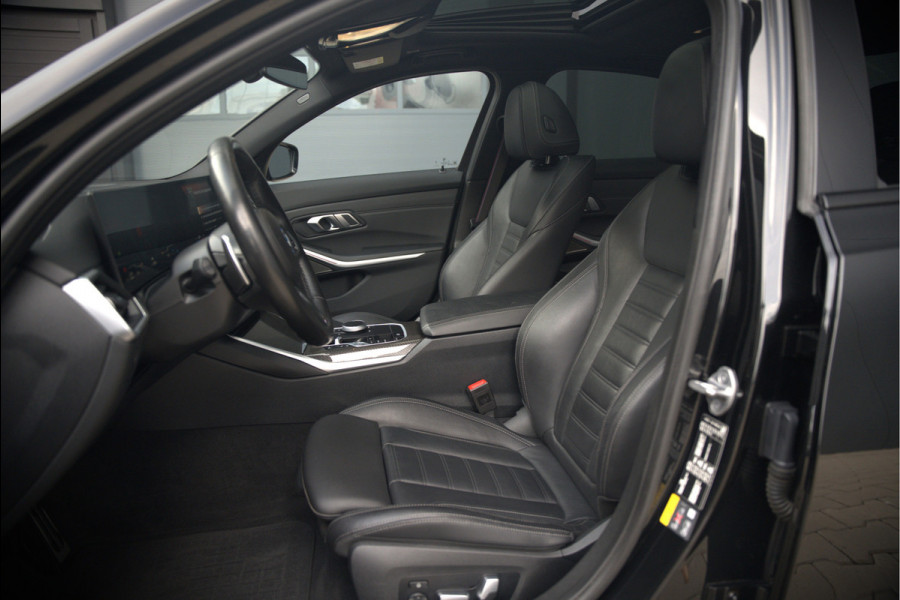 BMW 3-serie 320e High Executive M Sport | Panoramadak | Harman Kardon | Carbon | Camera | Adaptive LED | Stoelverwarming | Stuurverwarming | Apple Carplay | Navigatie | Cruise Control | Memory Seat | Trekhaak | Keyless | Shadowline