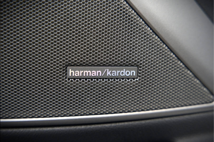 BMW 3-serie 320e High Executive M Sport | Panoramadak | Harman Kardon | Carbon | Camera | Adaptive LED | Stoelverwarming | Stuurverwarming | Apple Carplay | Navigatie | Cruise Control | Memory Seat | Trekhaak | Keyless | Shadowline