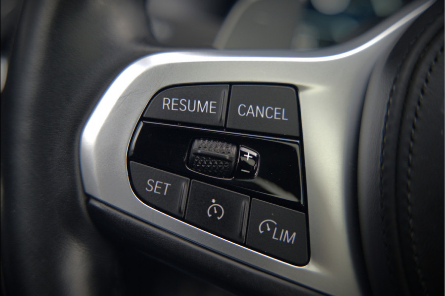 BMW 3-serie 320e High Executive M Sport | Panoramadak | Harman Kardon | Carbon | Camera | Adaptive LED | Stoelverwarming | Stuurverwarming | Apple Carplay | Navigatie | Cruise Control | Memory Seat | Trekhaak | Keyless | Shadowline