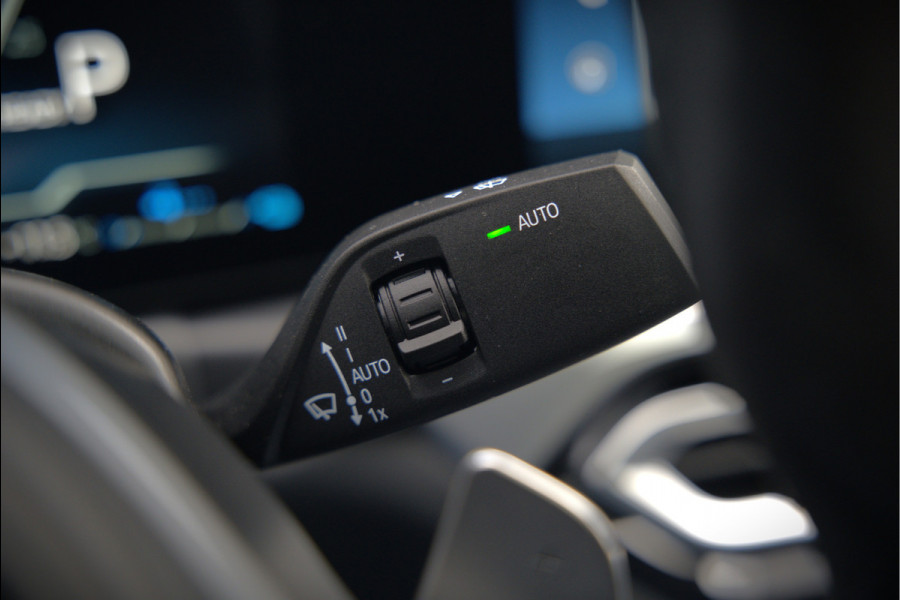 BMW 3-serie 320e High Executive M Sport | Panoramadak | Harman Kardon | Carbon | Camera | Adaptive LED | Stoelverwarming | Stuurverwarming | Apple Carplay | Navigatie | Cruise Control | Memory Seat | Trekhaak | Keyless | Shadowline