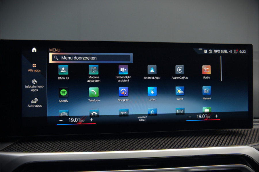 BMW 3-serie 320e High Executive M Sport | Panoramadak | Harman Kardon | Carbon | Camera | Adaptive LED | Stoelverwarming | Stuurverwarming | Apple Carplay | Navigatie | Cruise Control | Memory Seat | Trekhaak | Keyless | Shadowline