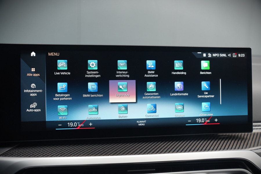 BMW 3-serie 320e High Executive M Sport | Panoramadak | Harman Kardon | Carbon | Camera | Adaptive LED | Stoelverwarming | Stuurverwarming | Apple Carplay | Navigatie | Cruise Control | Memory Seat | Trekhaak | Keyless | Shadowline