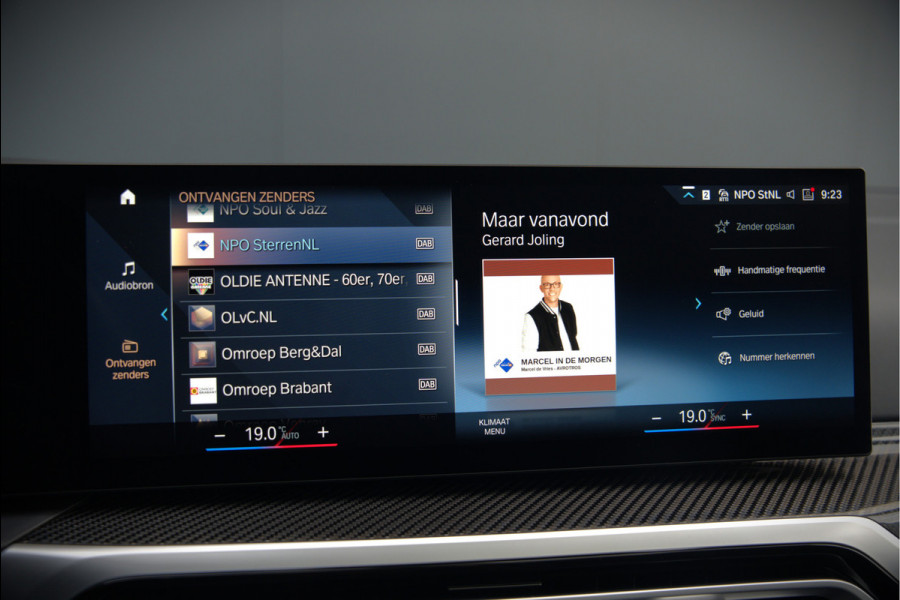 BMW 3-serie 320e High Executive M Sport | Panoramadak | Harman Kardon | Carbon | Camera | Adaptive LED | Stoelverwarming | Stuurverwarming | Apple Carplay | Navigatie | Cruise Control | Memory Seat | Trekhaak | Keyless | Shadowline