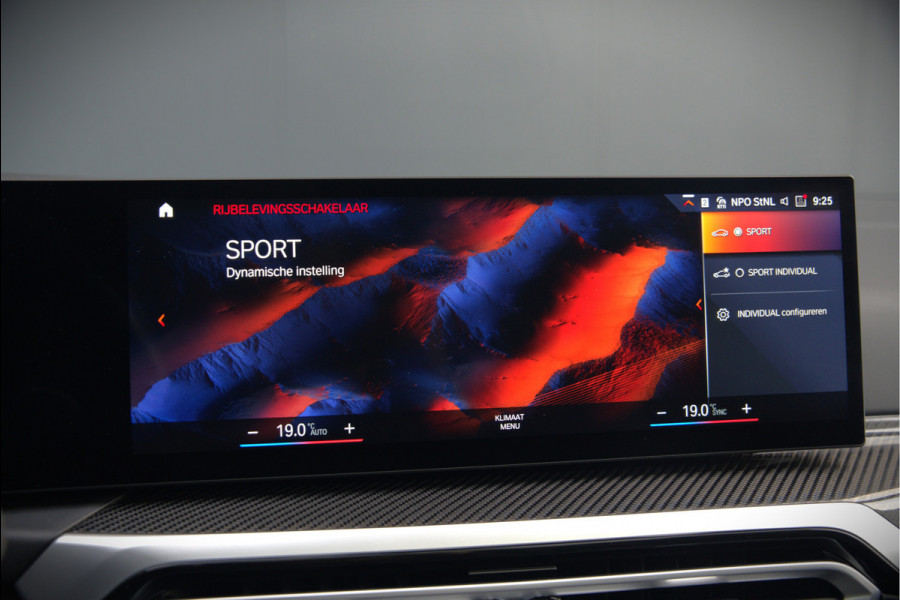 BMW 3-serie 320e High Executive M Sport | Panoramadak | Harman Kardon | Carbon | Camera | Adaptive LED | Stoelverwarming | Stuurverwarming | Apple Carplay | Navigatie | Cruise Control | Memory Seat | Trekhaak | Keyless | Shadowline